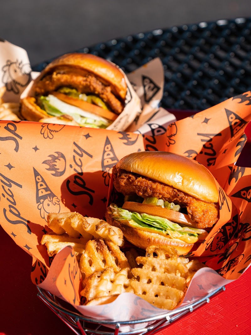 PDQ Tampa - Restaurant interior